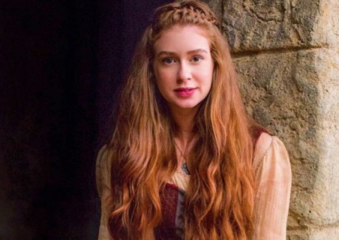 De mãos dadas com ator, Marina Ruy Barbosa manda recado em vídeo