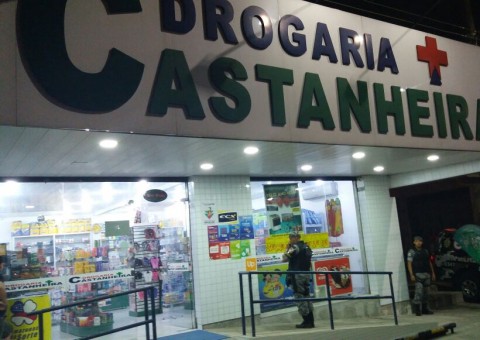 Família é feita refém dentro de drogaria após populares espancarem assaltante em Manaus