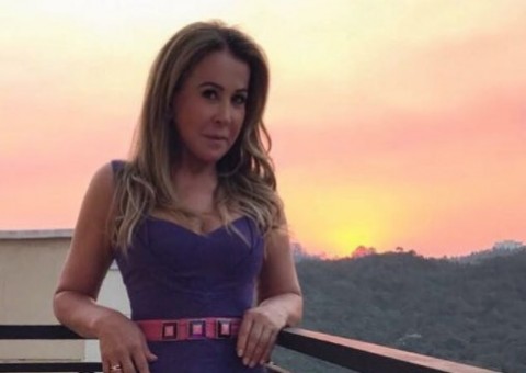 Apaixonado, noivo se declara para Zilu com foto aos beijos