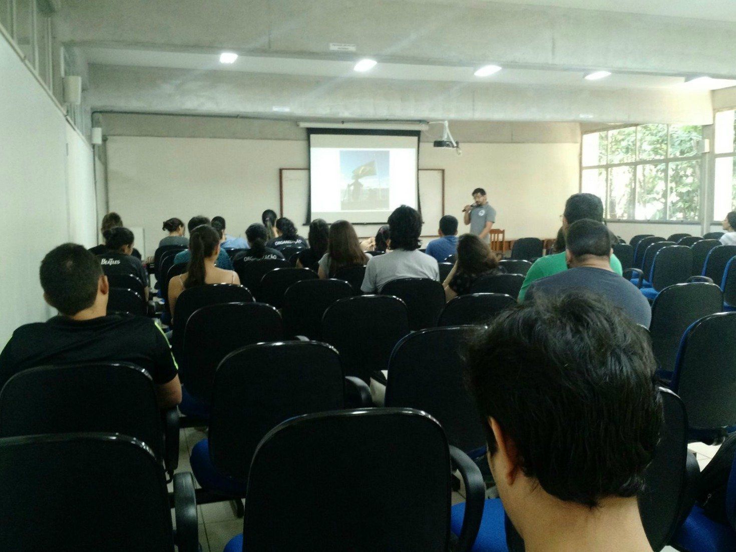 Em Manaus, UFAM nega interdição de laboratório e diz que estudantes estão em 'observação'