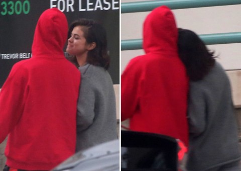 Justin Bieber e Selana Gomez são flagrados em clima de romance durante passeio