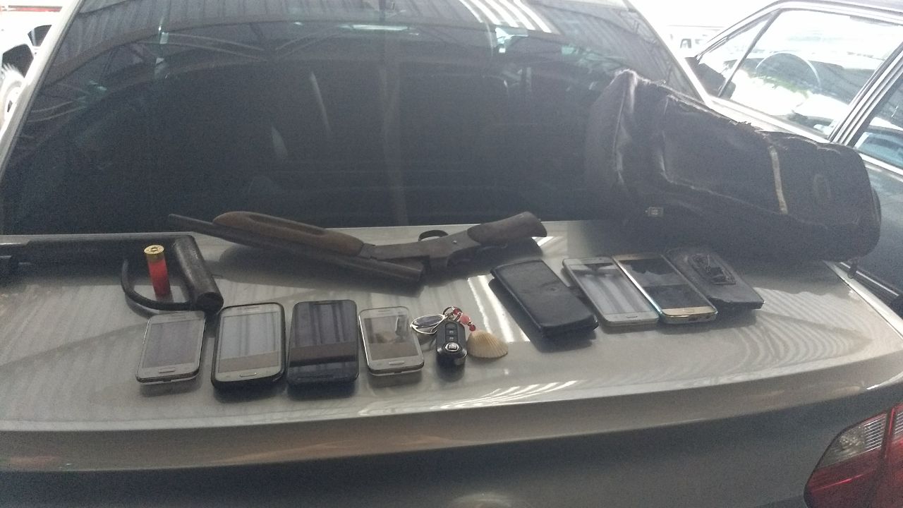 Dupla armada é presa após fazer pessoas reféns durante assalto em Manaus