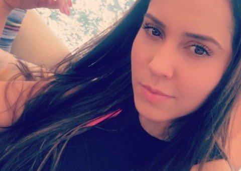 Mulher Melão abre a perna em foto e dispara: 'cala a boca e vem'  