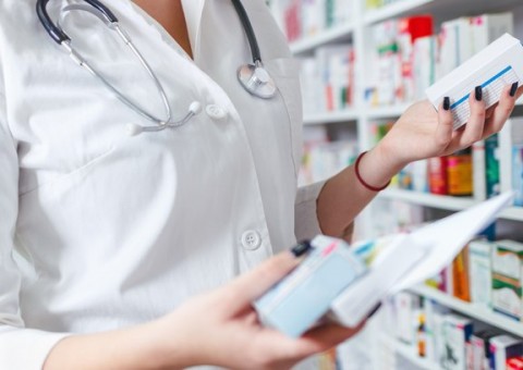 Uso de remédio como Omeprazol dobra risco de câncer no estômago, diz estudo