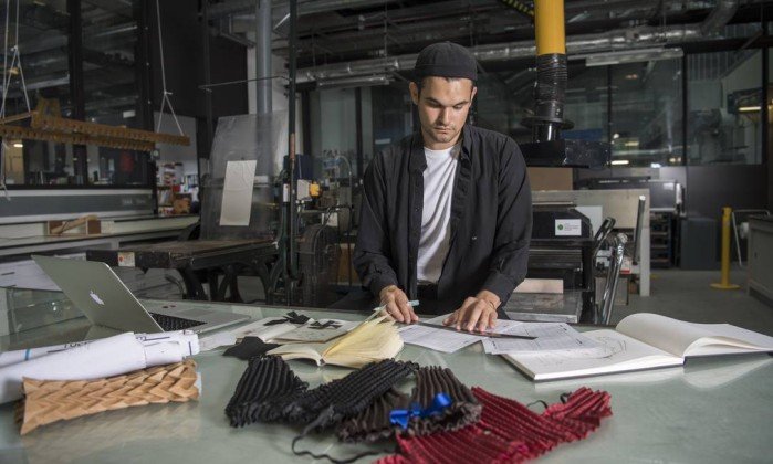 Designer cria roupas infantis que ‘crescem’ com as crianças 