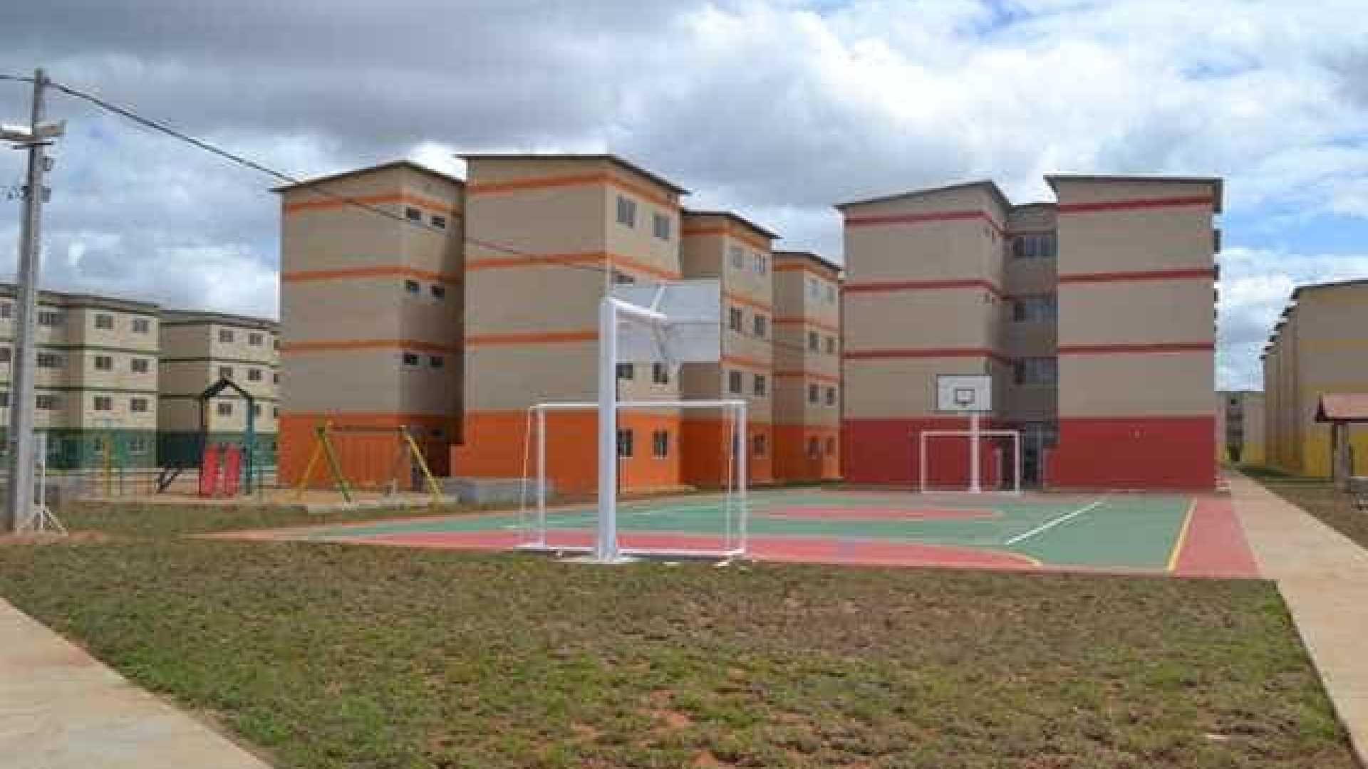 Após discussão com marido, mulher despenca de prédio em condomínio