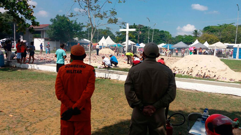  Bombeiros realizam ações de prevenção para garantir segurança no dia de Finados