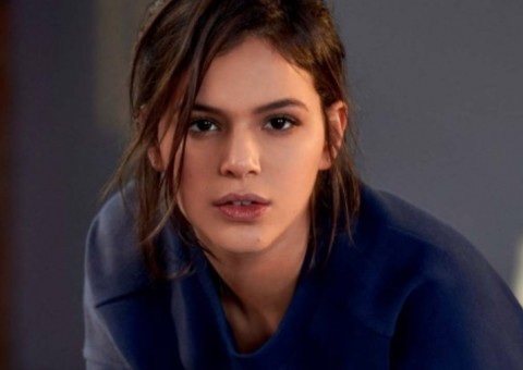 Bruna Marquezine dá beijo de tirar o fôlego em ator português