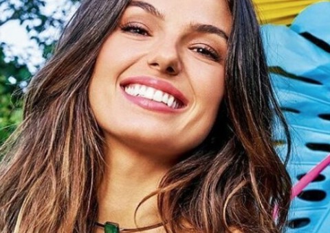  No Caribe, Ísis Valverde aparece saradíssima em vídeo de biquíni