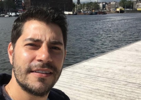 Evaristo Costa pede emprego de Papai Noel e padre Fábio de Melo responde