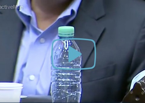 Deputado derruba garrafa com o poder da mente e vídeo está chocando o mundo 