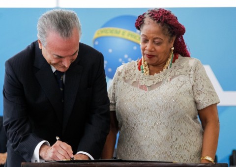 Ministra desiste de pedido para ultrapassar teto salarial e receber R$ 60 mil  