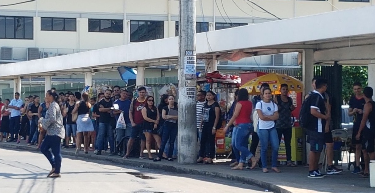 Paralisação surpresa deixa mais de 15 mil pessoas sem ônibus em Manaus