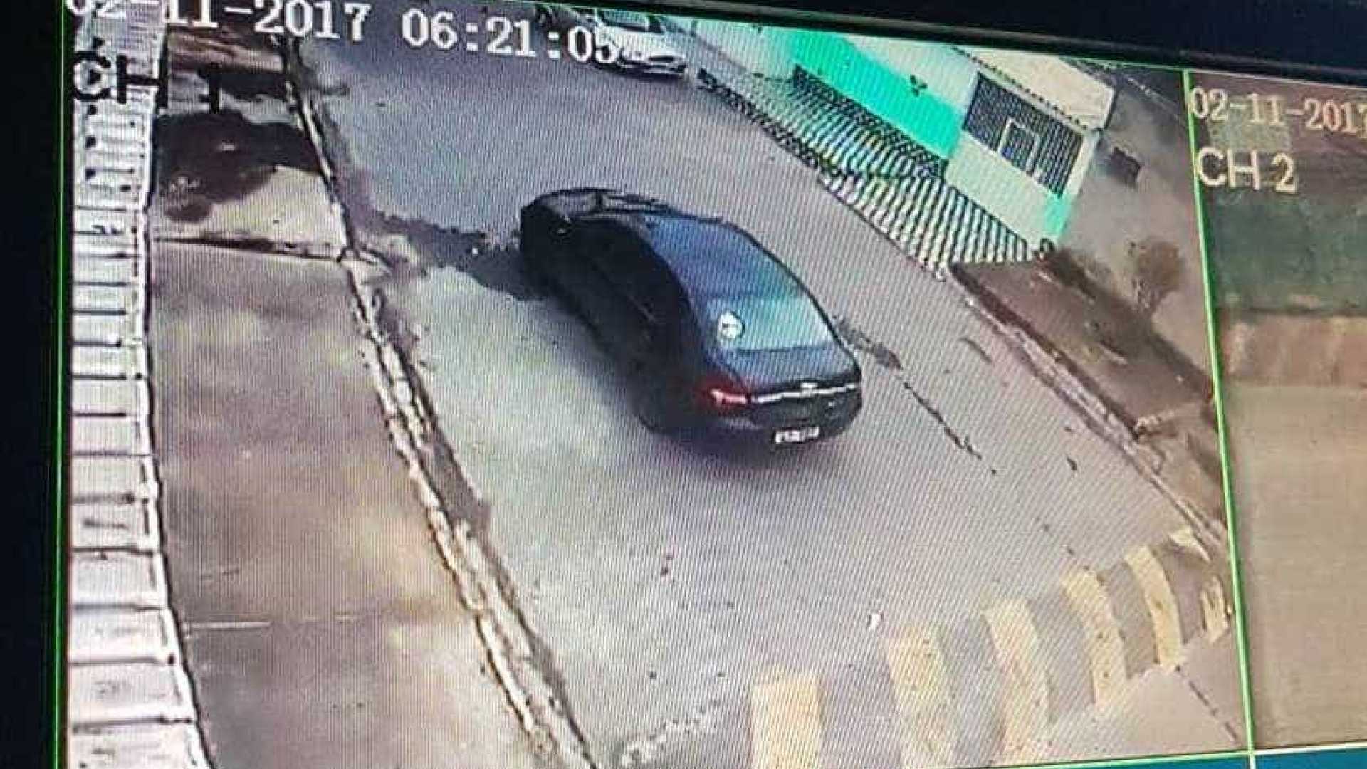 Mulher é estuprada na frente do marido durante assalto