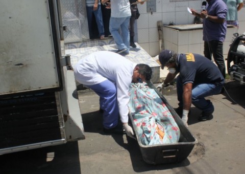 Homem é encontrado apodrecendo em apartamento de Manaus com bilhete misterioso