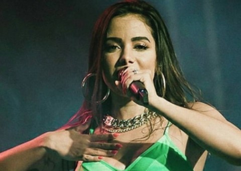 Anitta é flagrada sem aliança e levanta rumores de separação