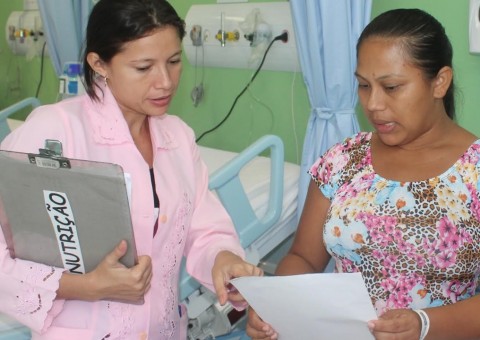 Equipe faz avaliação alimentar de pacientes em hospitais de Manaus