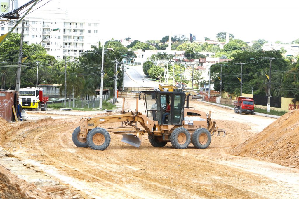 Obra na Avenida Nilton Lins entra em fase final