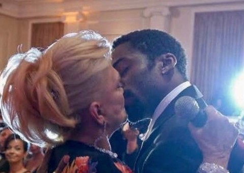 Viva na web, Hebe Camargo parabeniza Lázaro Ramos por aniversário