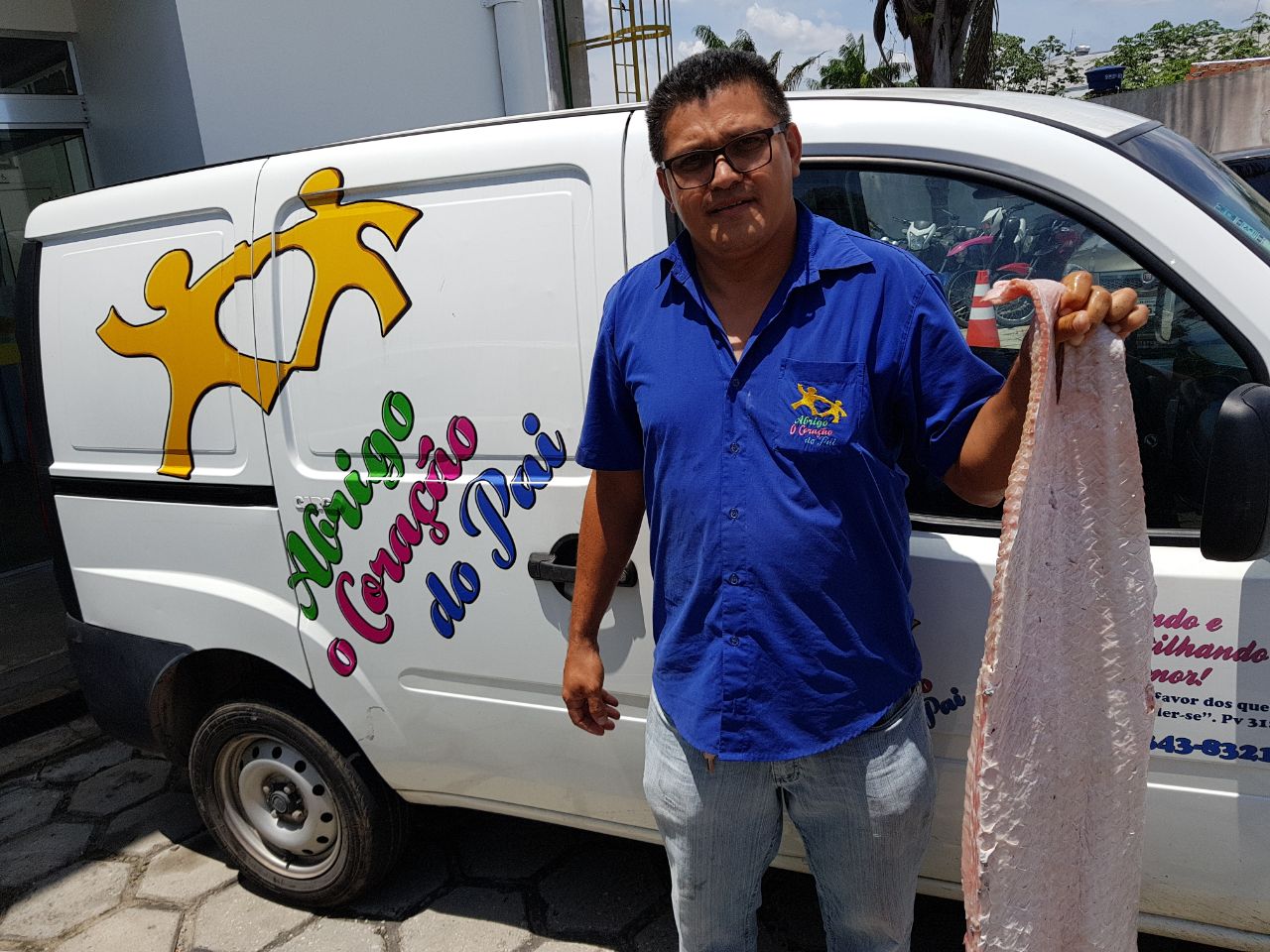 Idoso é preso suspeito de transportar pirarucu ilegal e carga é doada em Manaus