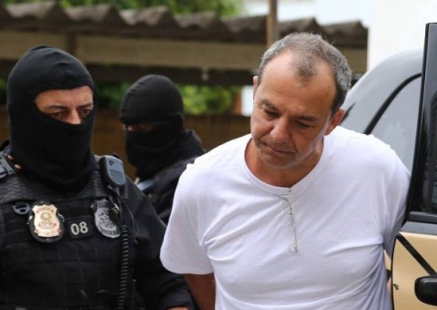 Pastor diz que Cabral pediu para que ele assinasse doação de videoteca a presídio