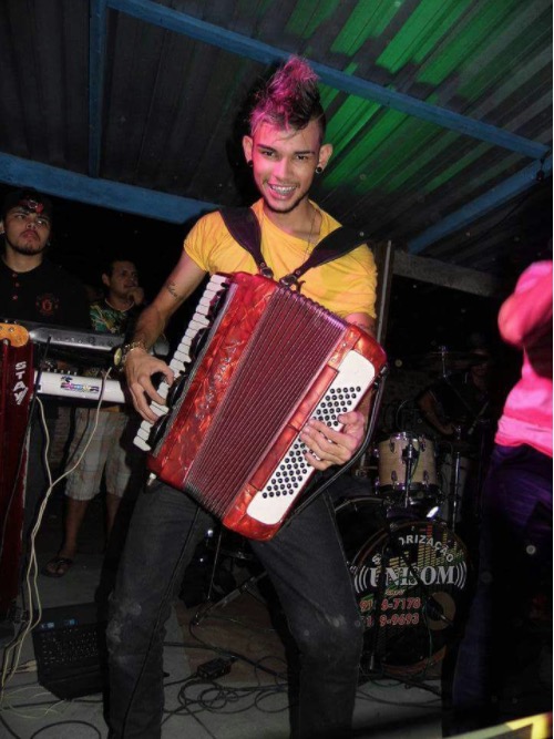 Músico da banda ‘100% Abusado’ morre em grave acidente em Manaus