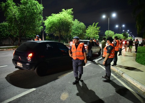 Prisões, bares fechados e mais de 50 veículos autuados durante operação Proximidade