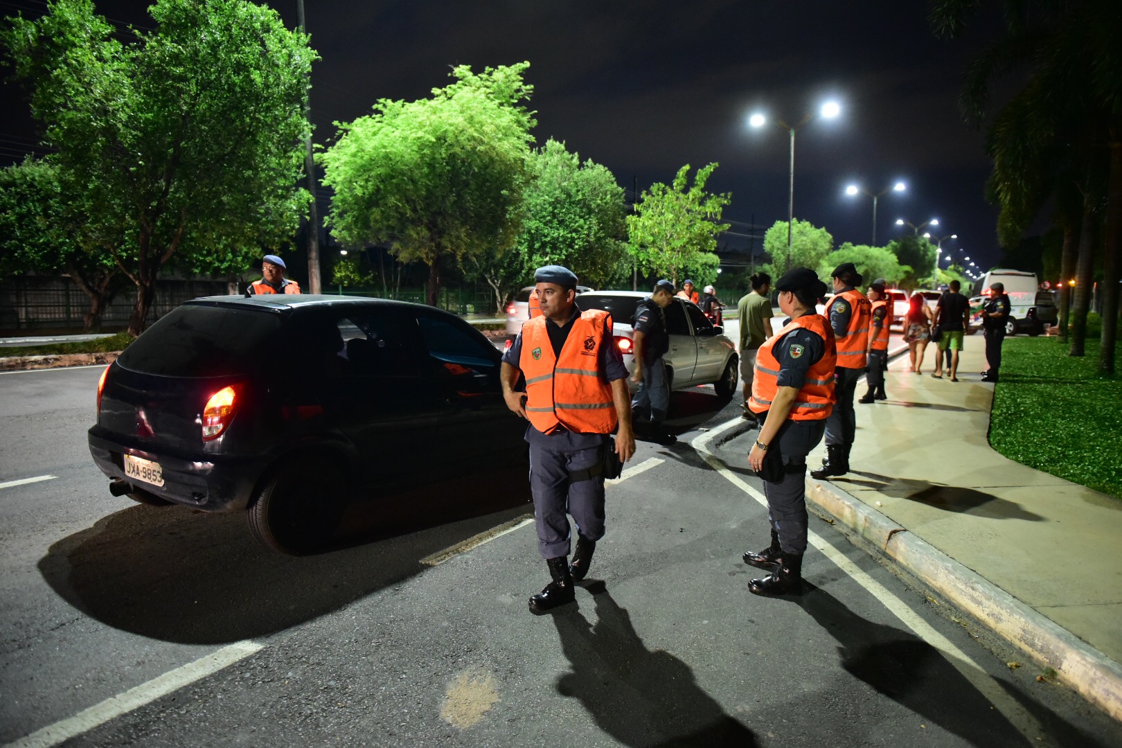 Prisões, bares fechados e mais de 50 veículos autuados durante operação Proximidade