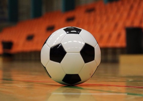 Homens armados invadem jogo de futebol e executam jovens com tiros na cabeça