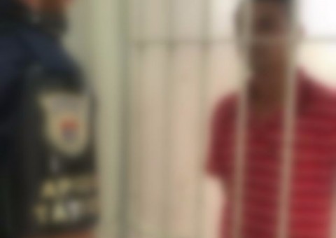 Mulher morre após ser esfaqueada pelo ex-marido na frente da filha