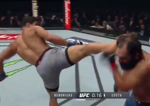 Brasileiro massacra e nocauteia americano no UFC