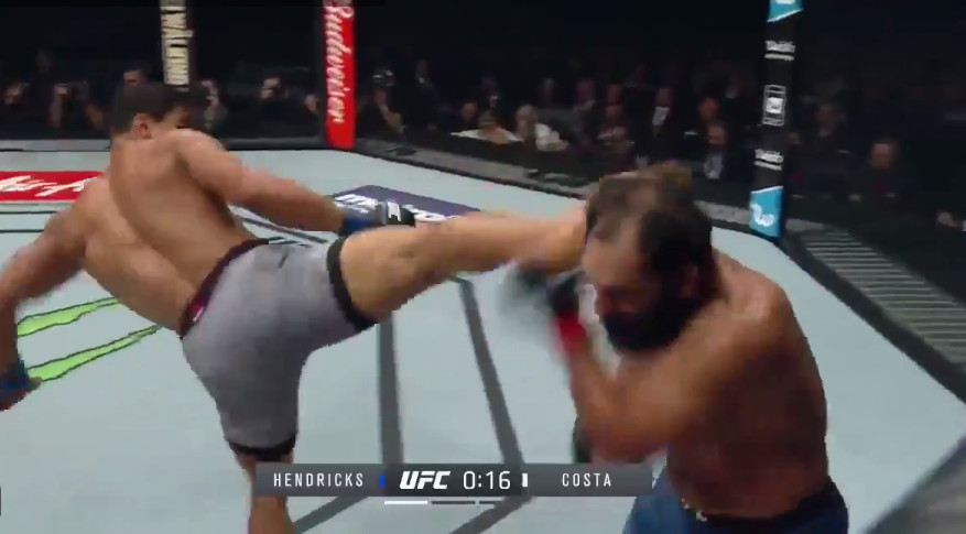 Brasileiro massacra e nocauteia americano no UFC