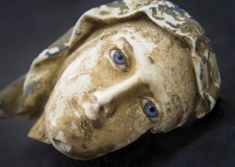 Sujas de lama, imagens sacras reaparecem após tragédia de Mariana