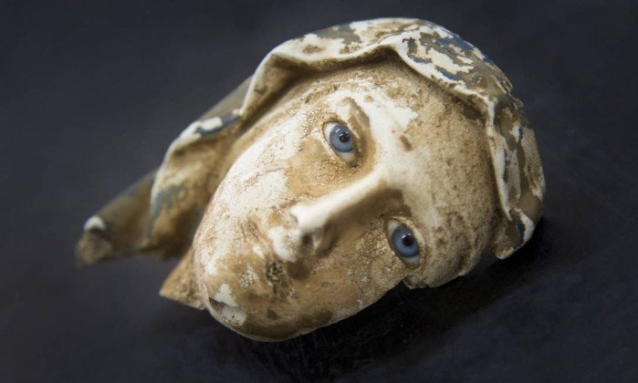 Sujas de lama, imagens sacras reaparecem após tragédia de Mariana