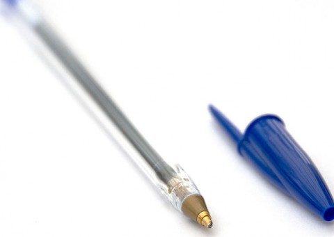 Em Manaus, comerciante vende canetas 'ungidas' para ajudar candidatos do Enem 