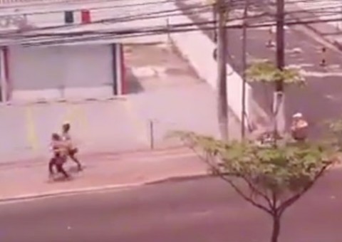 Enem: correria marca fechamento dos portões em Manaus; Um candidato já foi eliminado da prova