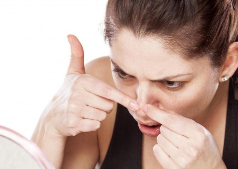 Mistura fácil com dois alimentos naturais promete acabar com os cravos na hora