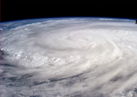 Número de mortos por passagem de tufão no Vietnã sobe para 44