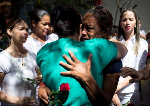 Funcionária de creche incendiada por vigia morre após um mês internada em MG