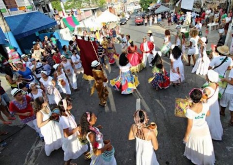Workshop apresenta técnicas de maracatu no Liceu Claudio Santoro