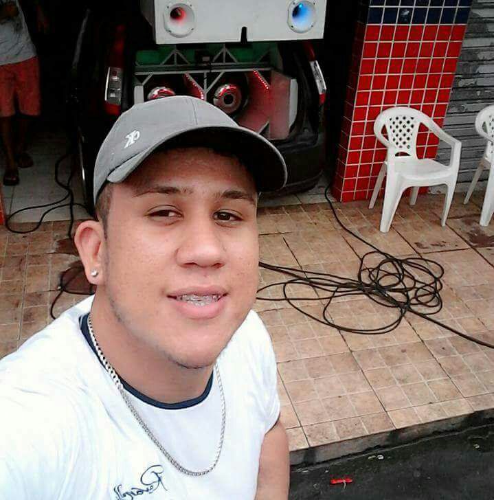 Taxista é executado com tiro na testa na frente de passageiros em Manaus