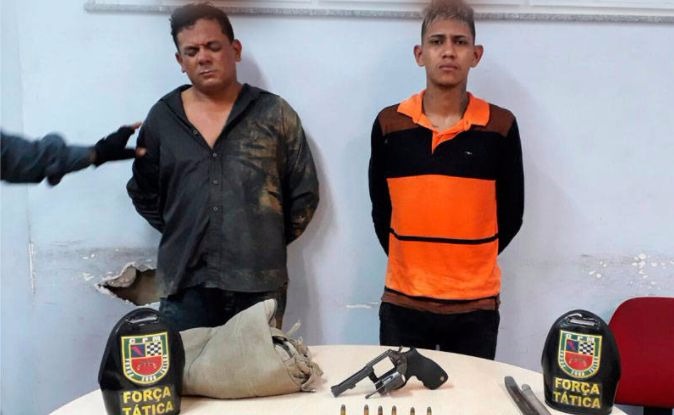 Dupla é presa em flagrante após fazer mulher refém durante assalto em Manaus