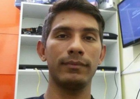 Após deixar moto na Ponte Rio Negro, desaparecido é encontrado nu em praia e revela como foi parar lá