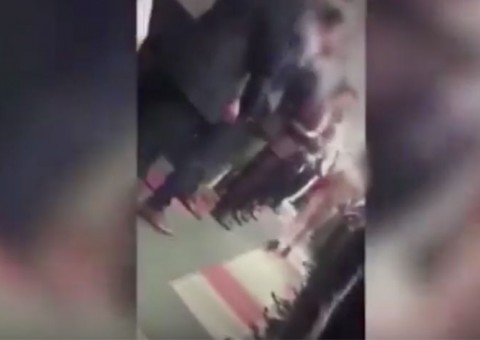  Para motivar colegas, mulher desfila nua no trabalho e vídeo bomba na internet