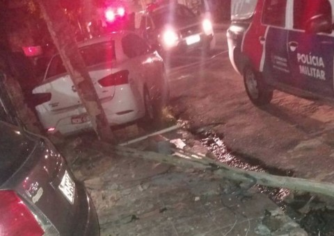 Após perseguição e tiros, dupla é presa suspeita de assaltar e sequestrar taxista em Manaus