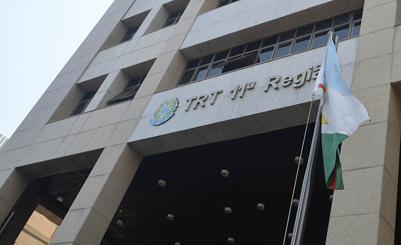 Eletricista ganha R$37 mil na Justiça por ganhar menos que colega com mesma função