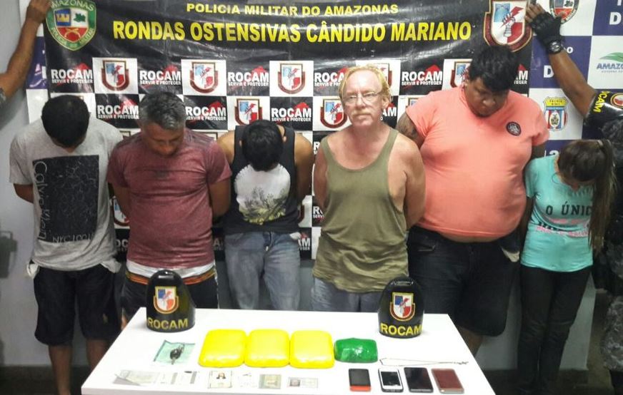Após denúncia, estrangeiros são presos com drogas em comunidade de Manaus