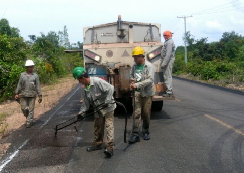Governo recupera a AM-240 principal acesso até à hidrelétrica de Balbina