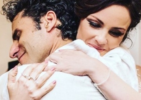 Carolina Kasting divulga fotos de casamento 'secreto' 