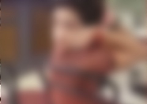 Adolescente faz movimento 'exorcista' e intriga internautas